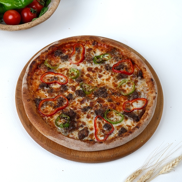 Kavurmalı Pizza (Orta)