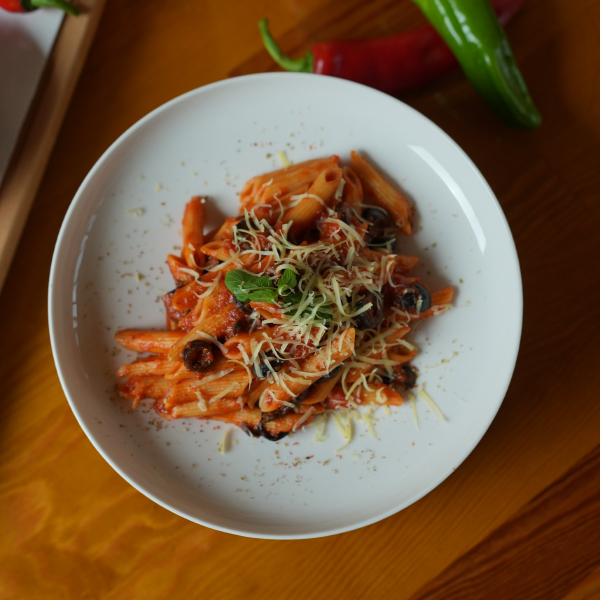 Acı Domates Soslu Kalem Makarna