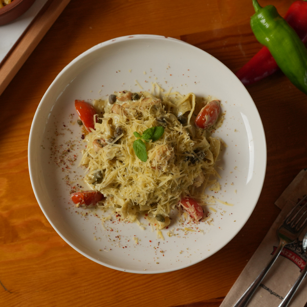 Pesto Soslu Tavuklu Fetuçini