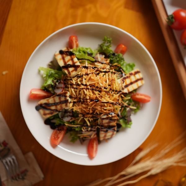 Hellim Peynirli Salata